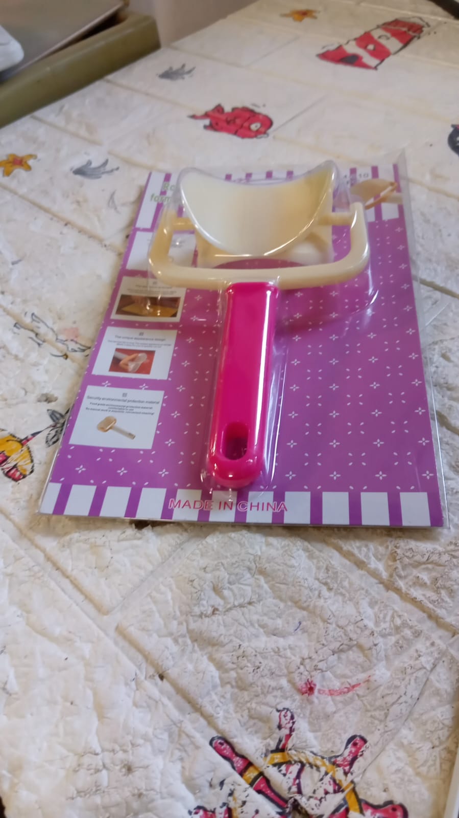 Compact and easy-to-use dough cutter roller, perfect for daily Indian cooking.
