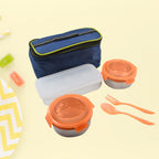 Close-up of the secure airtight lid and sturdy clasps of the lunch box.