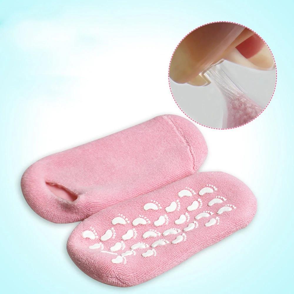 Moisturizing silicone foot socks providing deep hydration