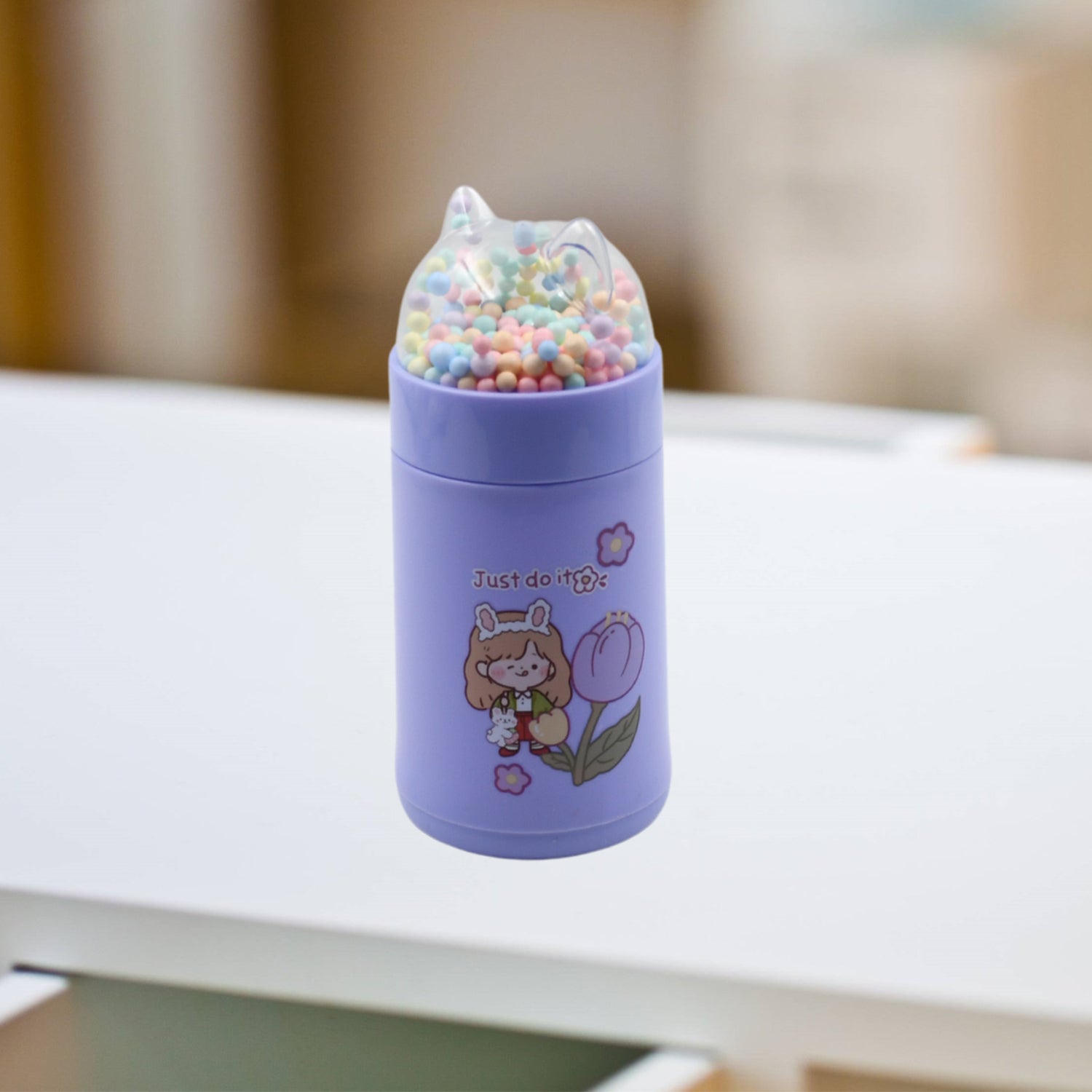 Ergonomic and kid-friendly water bottle with an easy-carry sparkle strap.