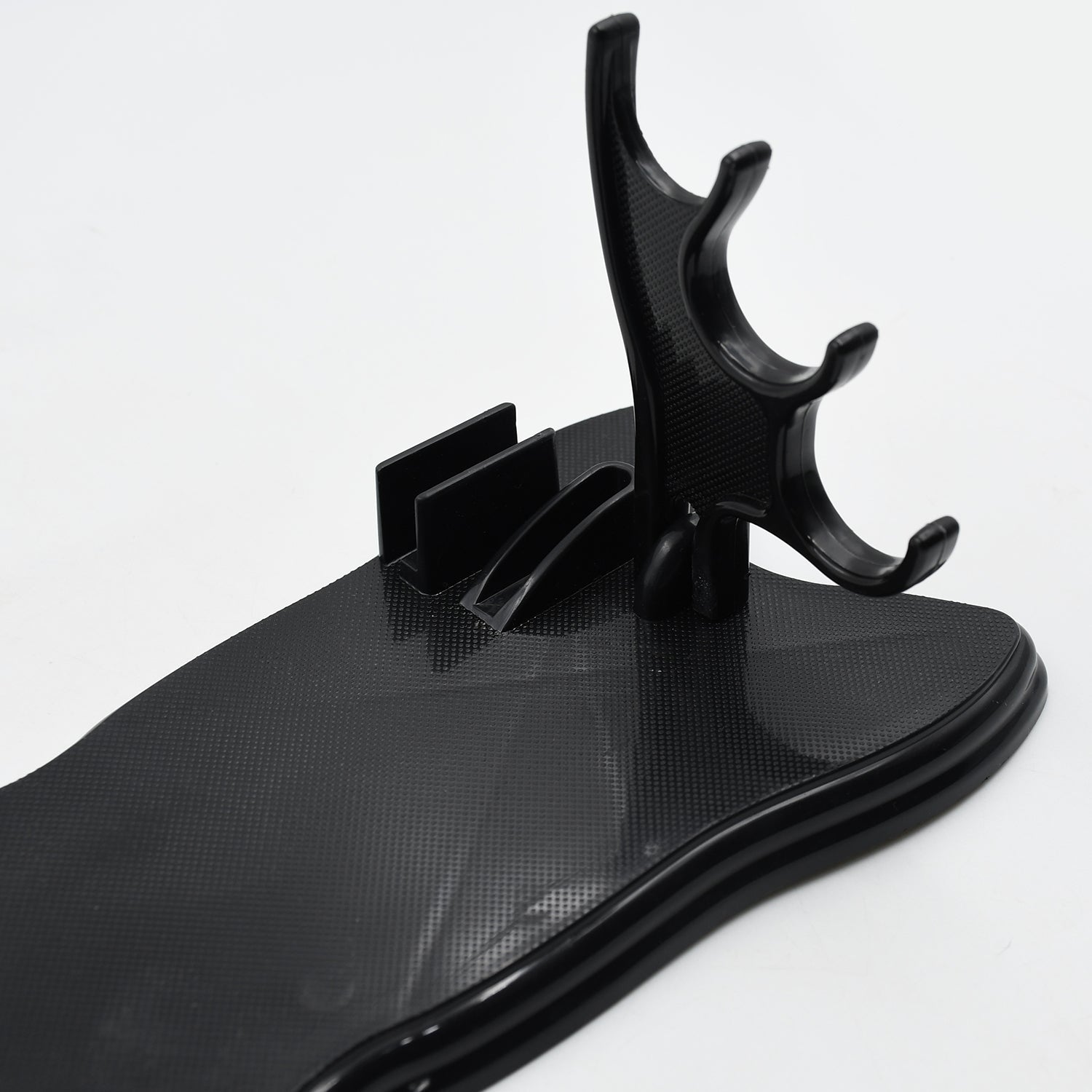 Efficient kitchen storage solution with the knife organizer, keeping counters clutter-free.