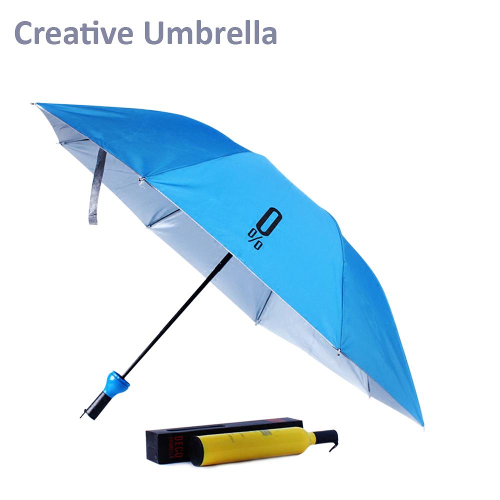 Close-up of the ergonomic handle of the DrizzlePro folding umbrella.