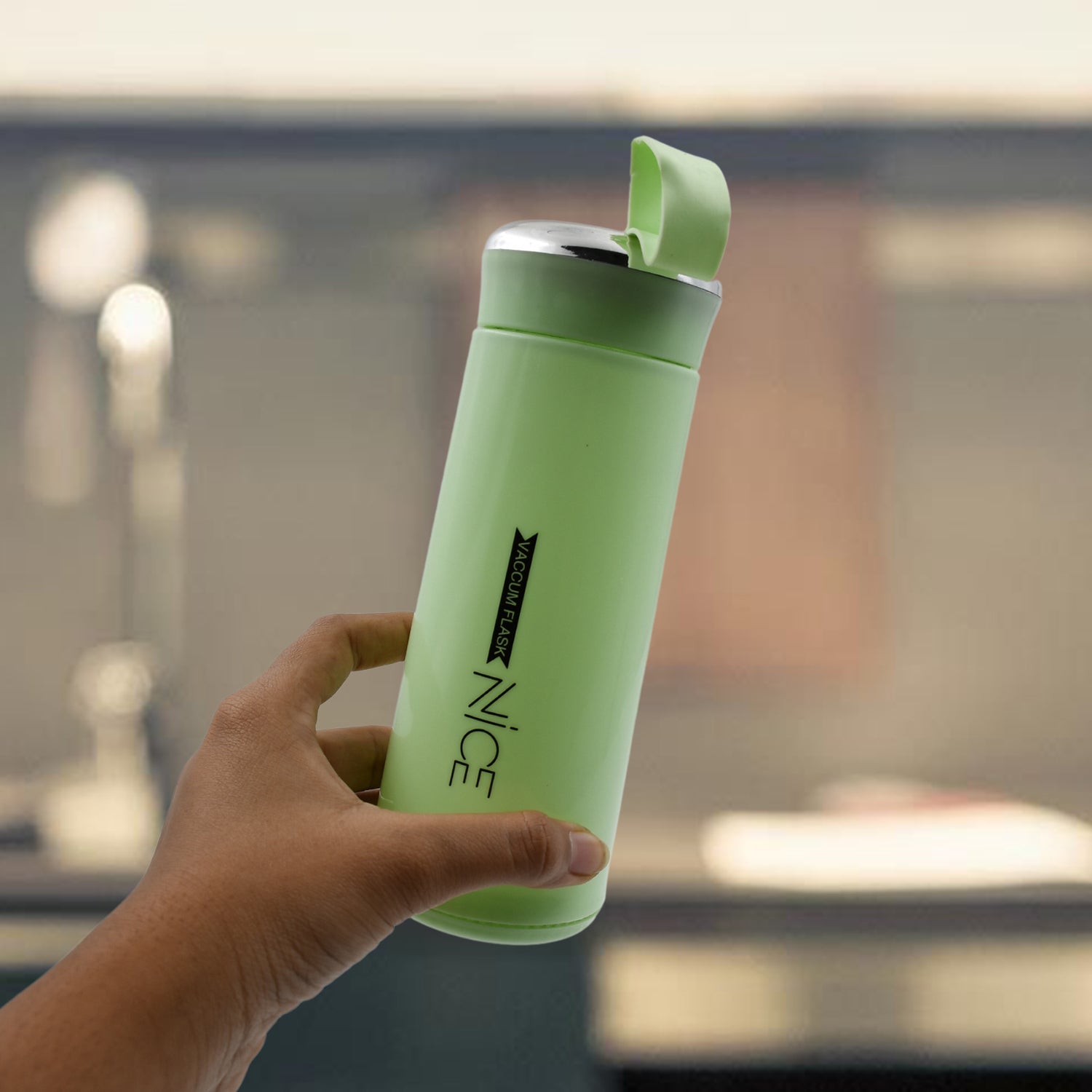 Sport water bottle made from borosilicate glass suitable for hot and cold drinks