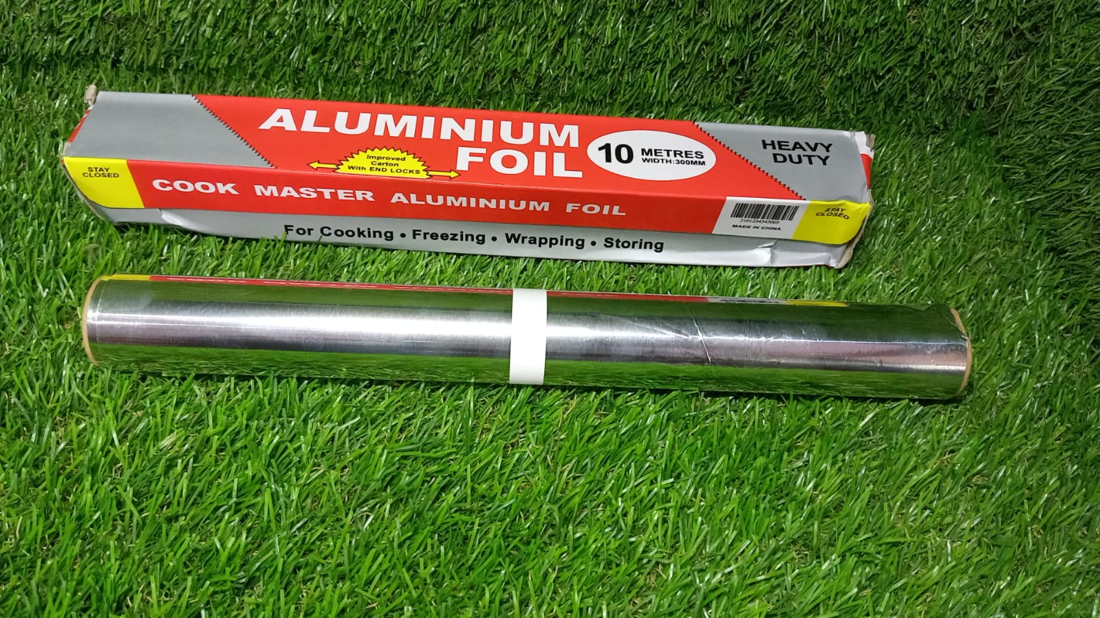 Heavy duty non-stick foil roll, perfect for grilling and food preparation.