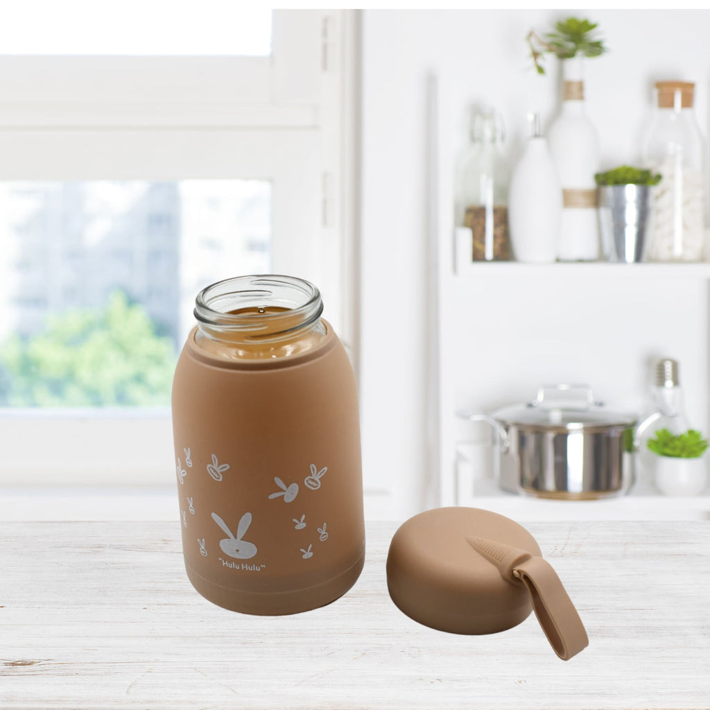 The ergonomic design of the glass kids water bottle, easy for children to hold.