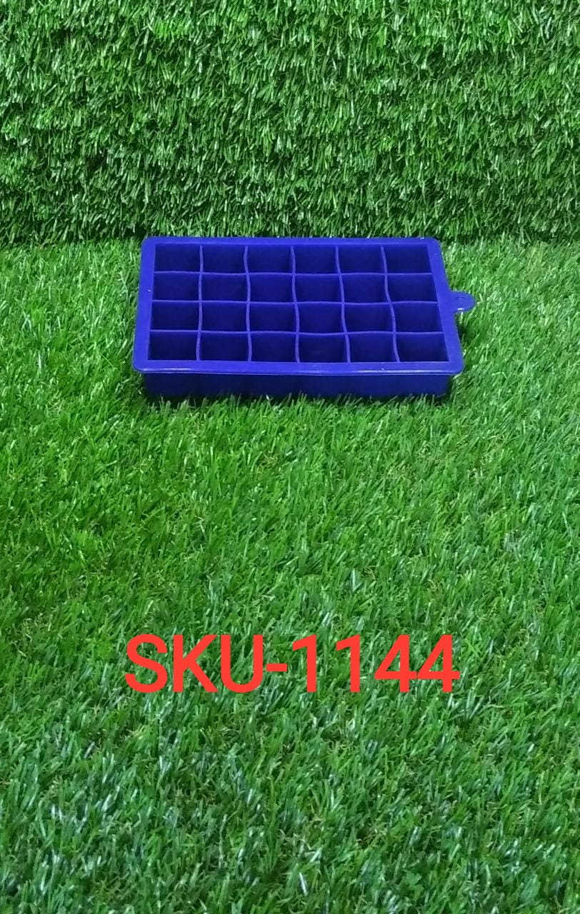 Packaging display for the ChillPour silicone ice cube tray.