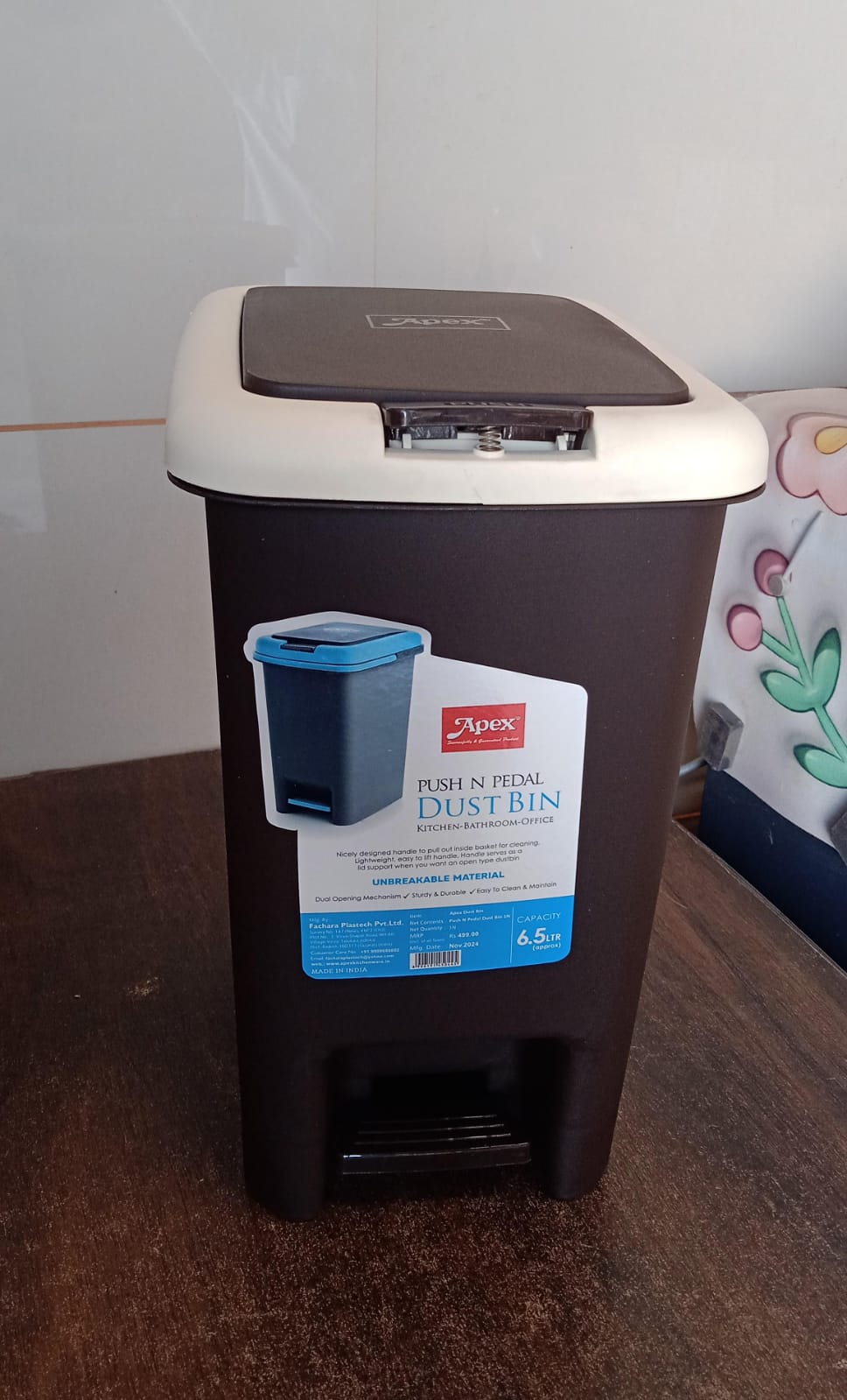 Comparison image of Apex Push N Pedal Dust Bin next to other household bins for size reference