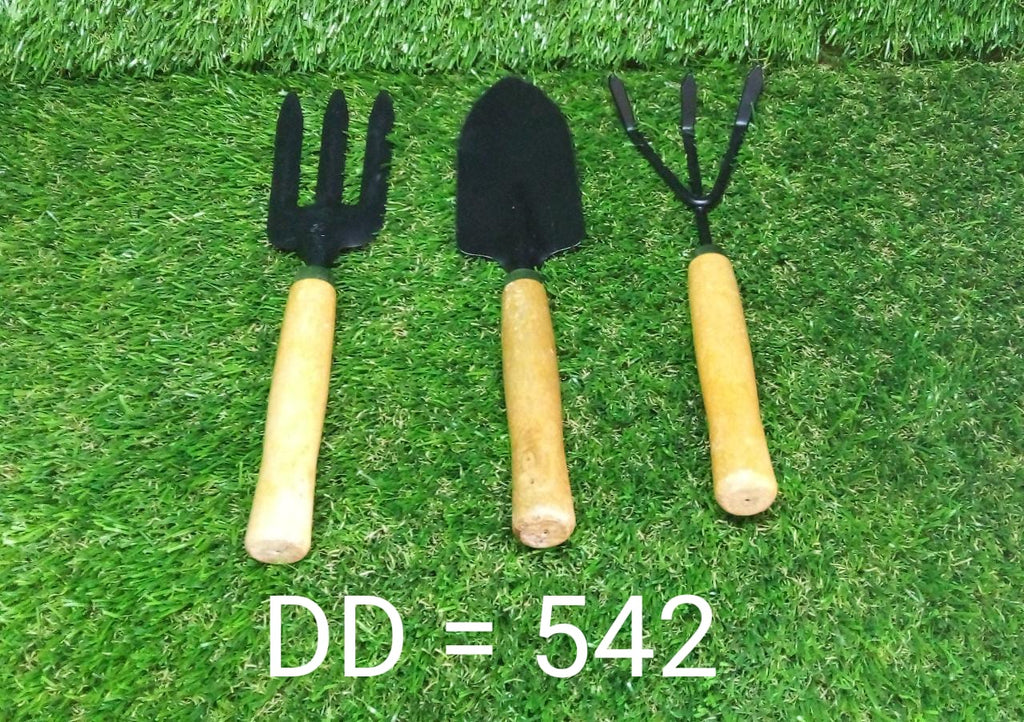 The ergonomic handles of the hand cultivator, trowel, and garden fork, designed for comfort.