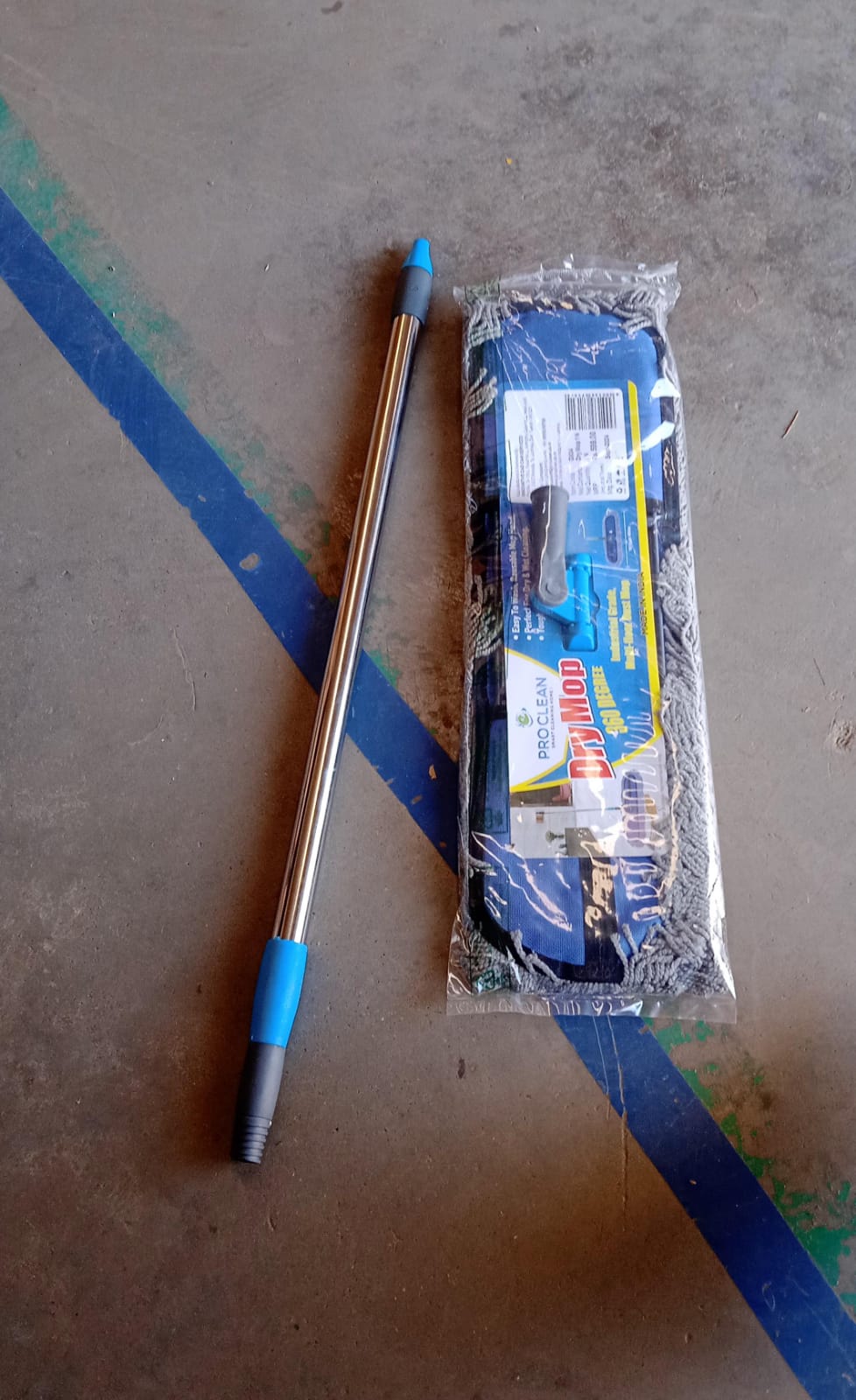 All components of the Pro Clean Wet & Dry Floor Mop, including handle and cotton pad.