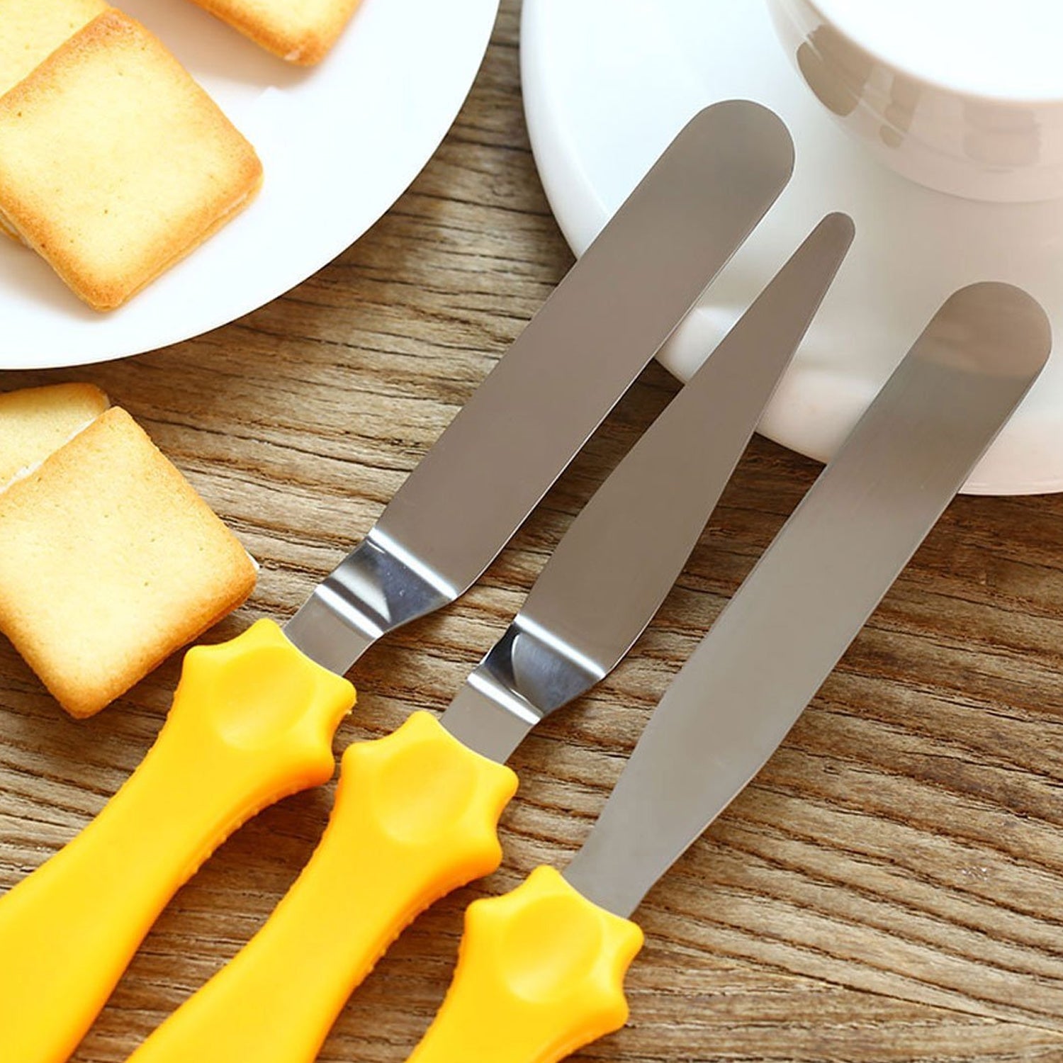 An individual angular stainless steel icing spatula, perfect for precise cake decorating.