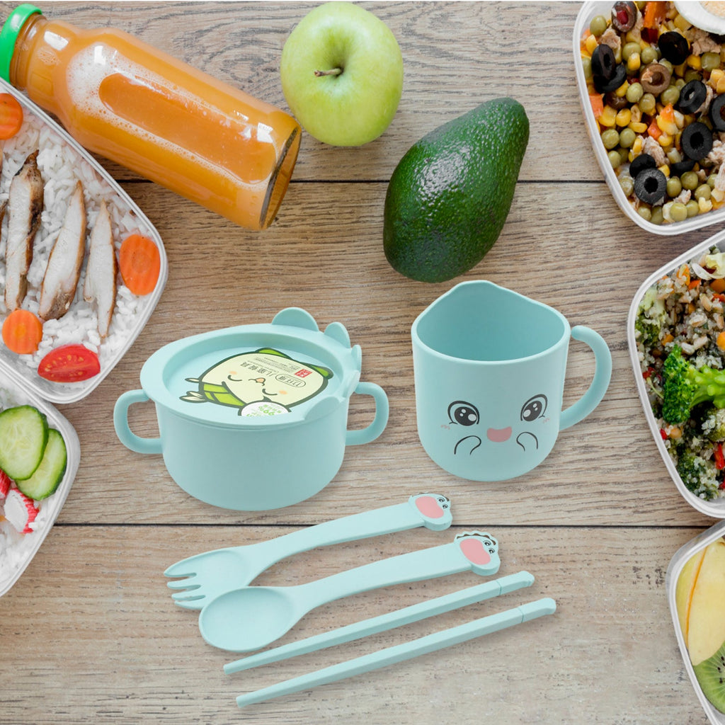 The complete 7-piece baby feeding set presented in its packaging, highlighting its gift potential.