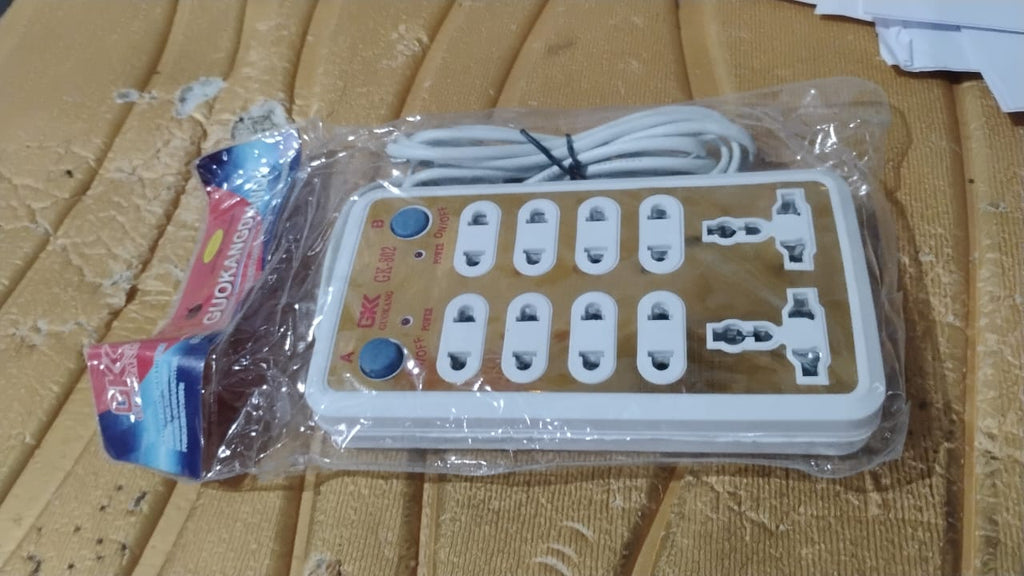 Packaging for the Tetherix 10-way extension board, emphasizing its safety features.