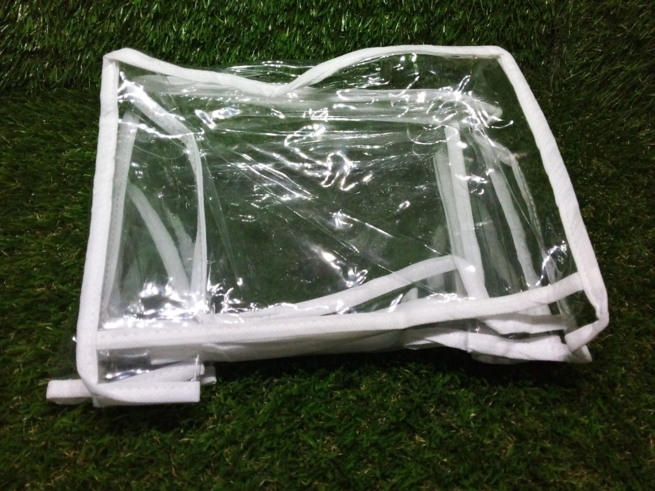 Lifestyle shot of the efficient 7-section bag, ready for everyday laundry tasks.