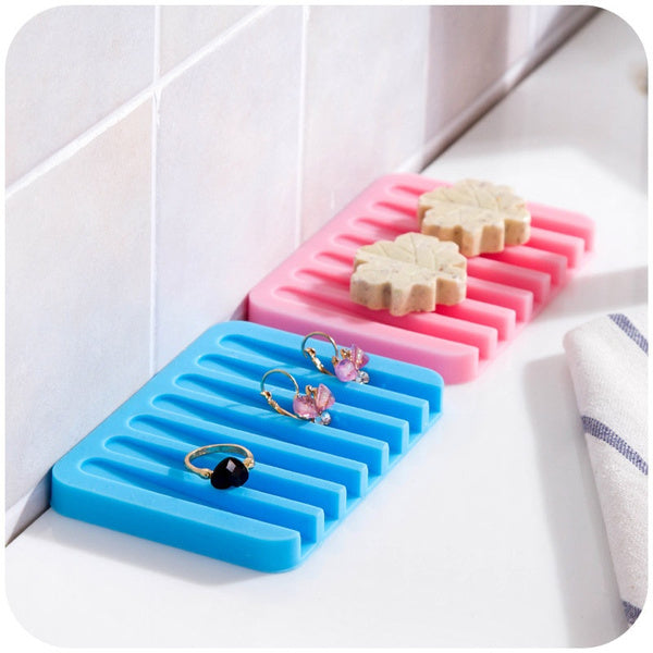 Sleek and modern white silicone soap dish, perfect for any bathroom.