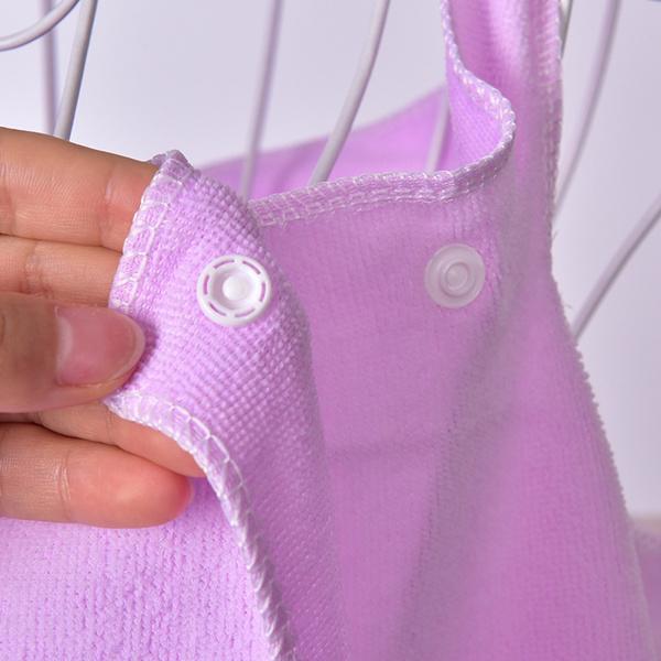 Lightweight and comfortable wearable bath towel for daily use.