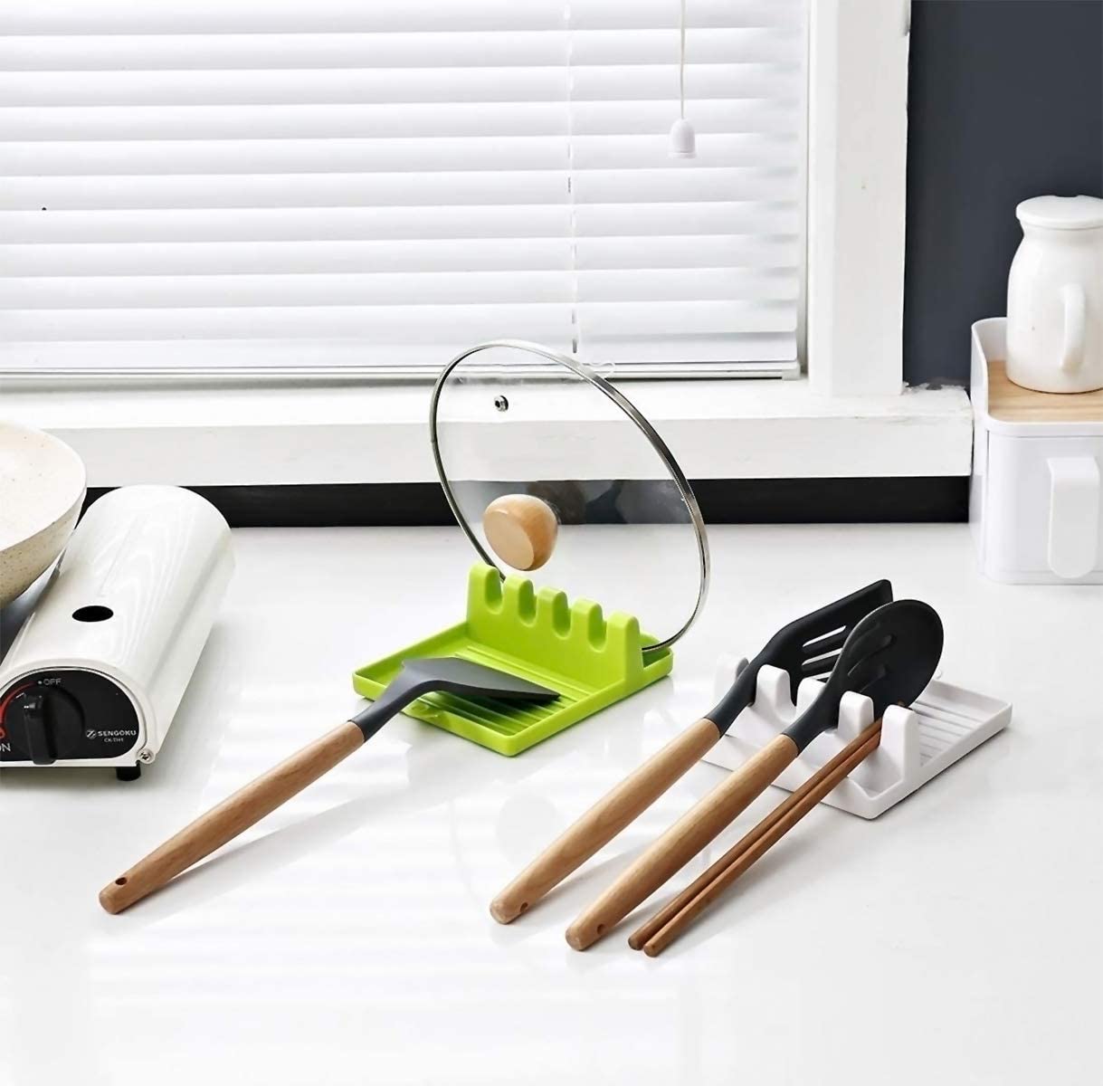 Drip-free spatula and spoon rest for a clean and tidy countertop.