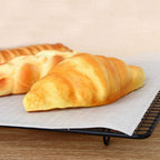 Packaged roll of non-stick baking paper, highlighting its 10-meter length.