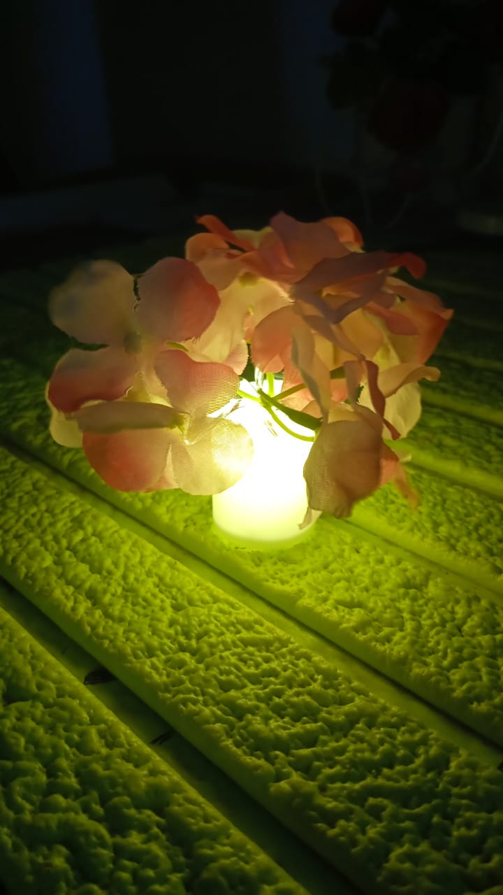 Packaging for the 4-piece LED mood lights set, ready for gifting or delivery.