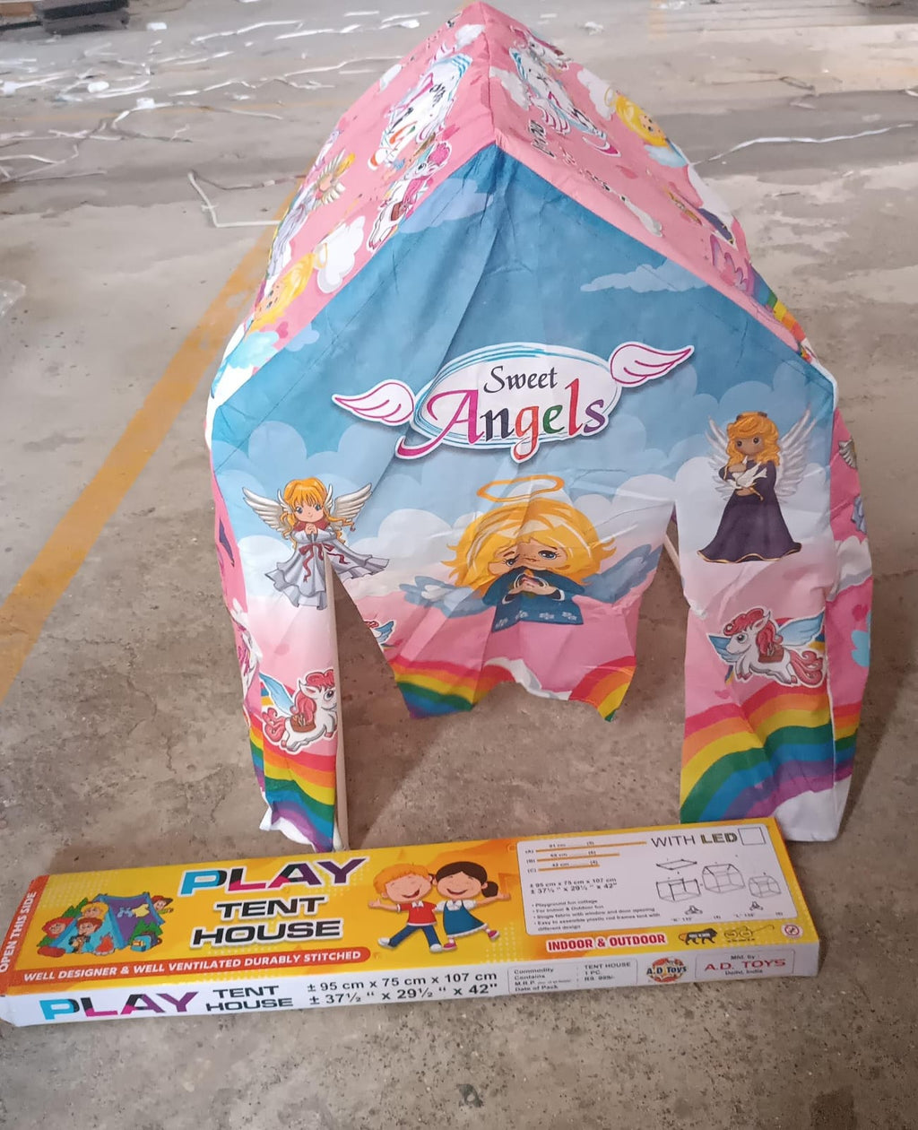 Packaging for the foldable kids play tent, highlighting its compact storage.