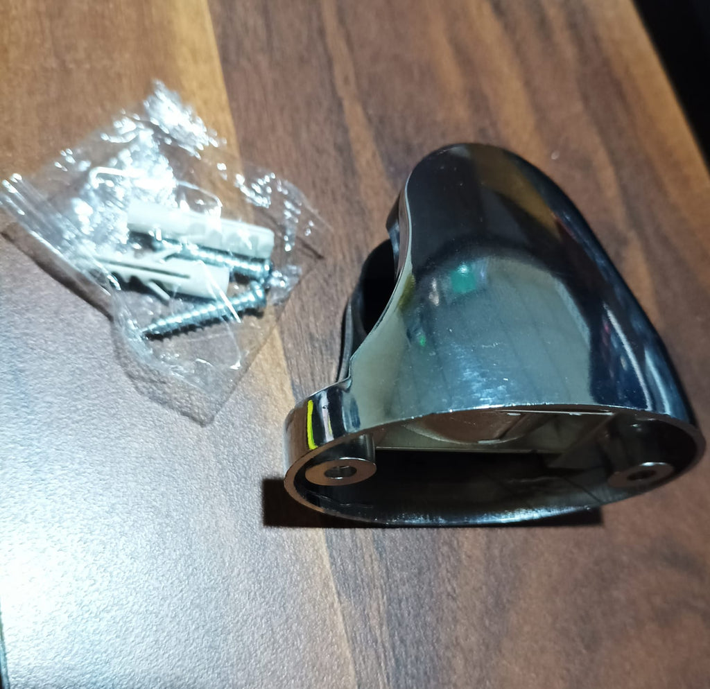 Secure shower bracket for customizable positioning of a handheld shower.