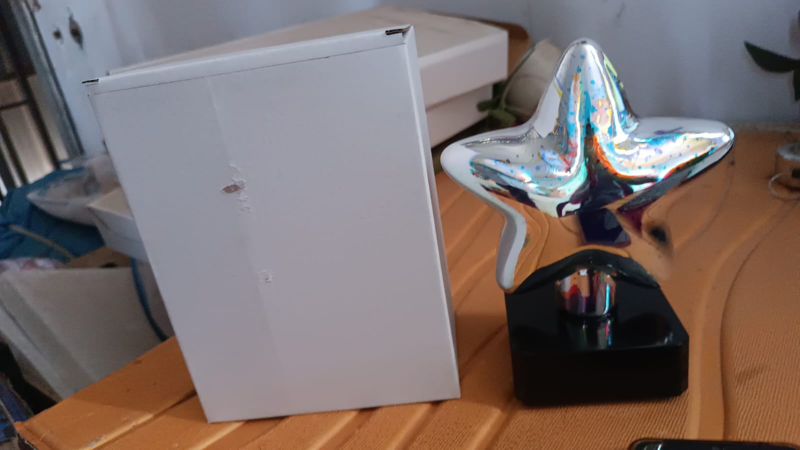 Modern star shaped LED night lamp with reflective finish for home décor