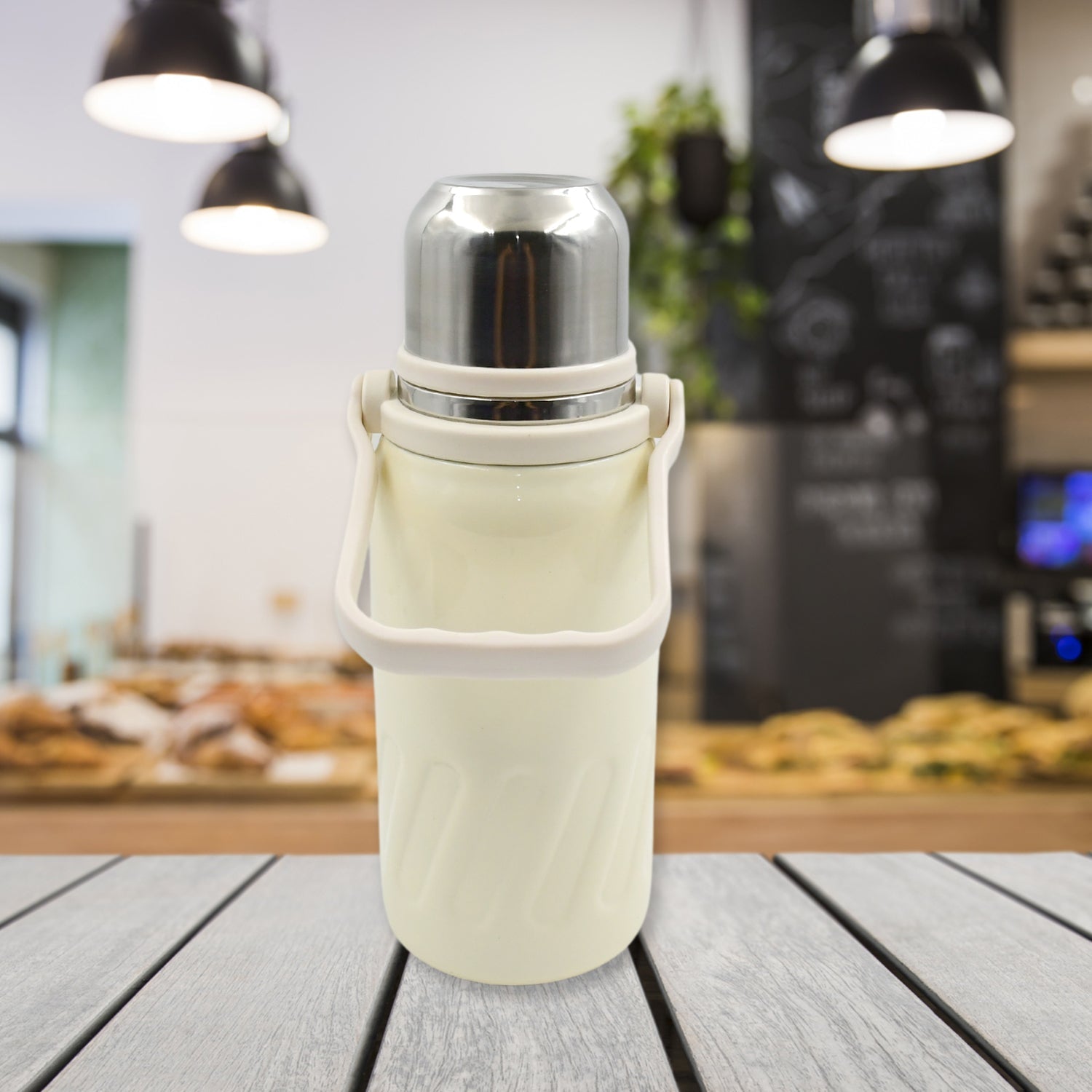 Wide mouth of the 1200ML bottle filled with ice cubes, ideal for cold drinks.