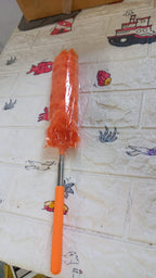 Hand demonstrating the easy length adjustment mechanism of the extendable duster handle.