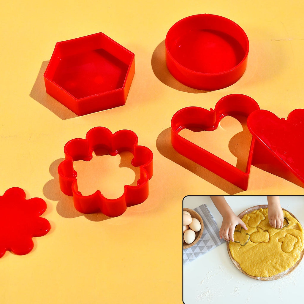 Four-piece cookie cutter set, ideal for shaping dough and cutlets.