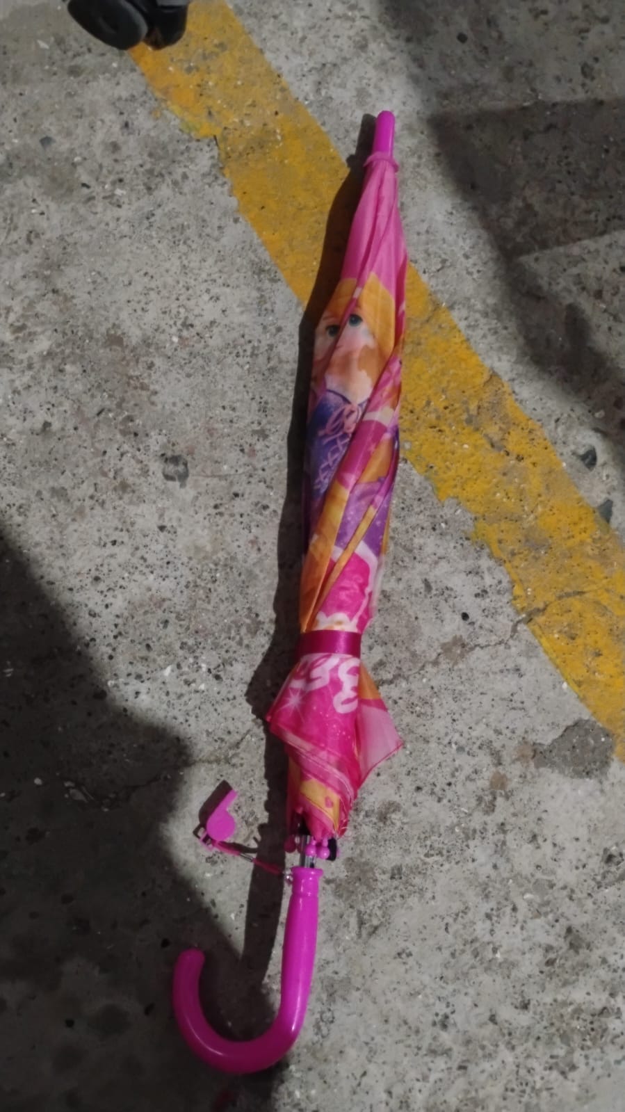 An open 3-fold umbrella displaying its water-repellent fabric and classic pattern.
