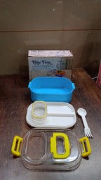 Compact and lightweight Kids Lunch Box, making it simple for children to carry their meals.