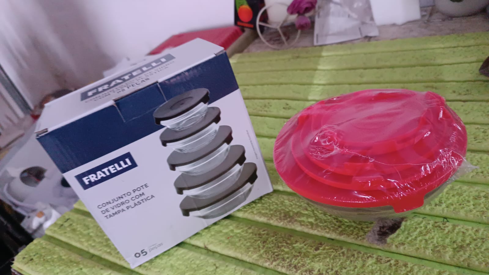 Empty Organivo glass bowl with a red lid beside it, ready for meal prep or storage.