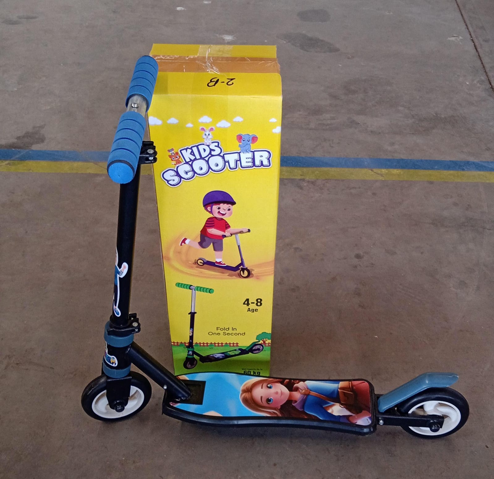 Wide, stable slip-resistant deck of the kids scooter with a robust rear wheelbase.