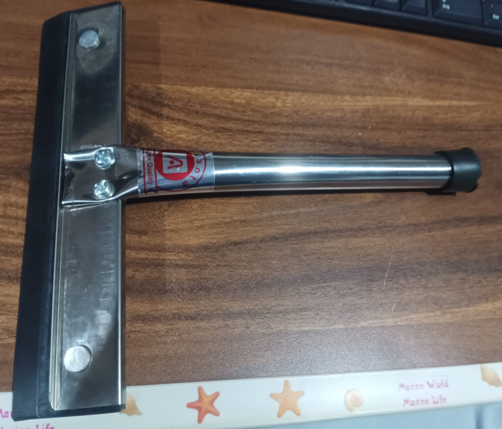 This versatile stainless steel kitchen wiper is an essential cleaning tool for homes.