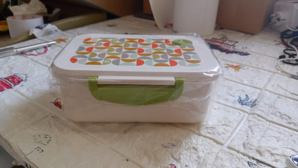 Complete view of the 3 compartment lunch box with its integrated spoon and secure clasps.