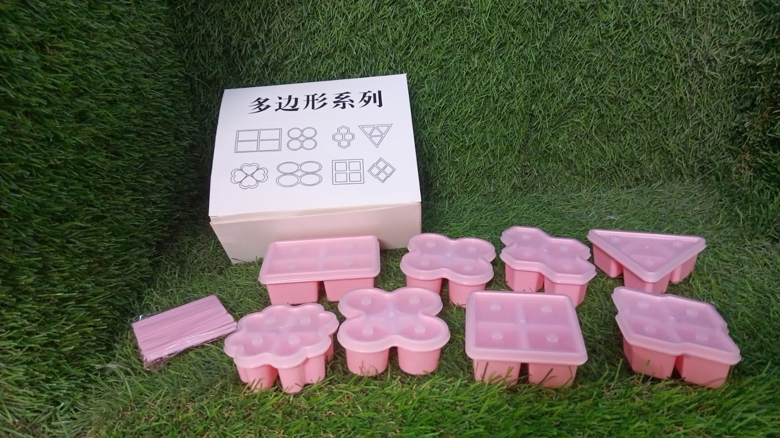 Refreshing drinks enhanced with fun-shaped ice cubes from the Silicone Ice Mold Set.