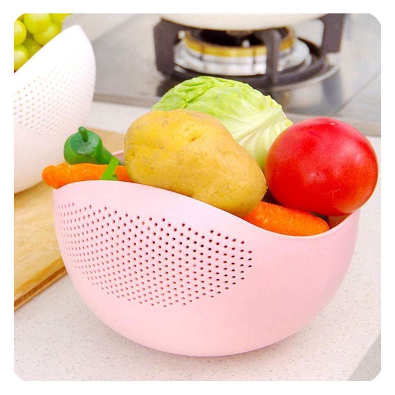 Stackable set of 3 plastic strainers, ideal for rinsing fruits, vegetables, and rice.
