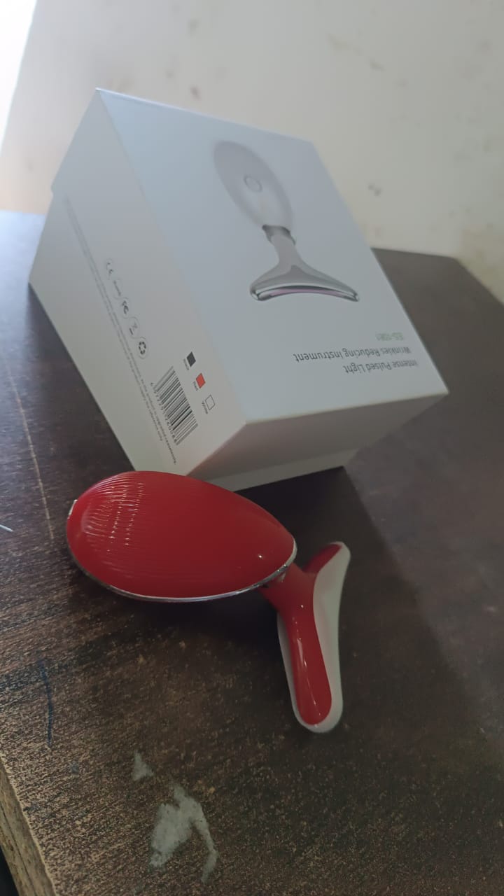 Compact electric face massager with its charging cable