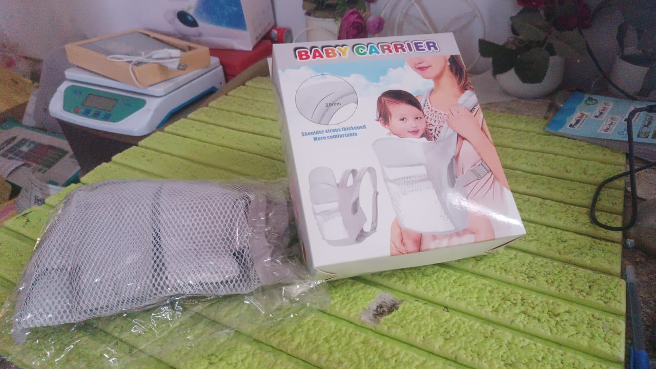 Collage showcasing key features of the ergonomic baby carrier, including hip seat and breathability.