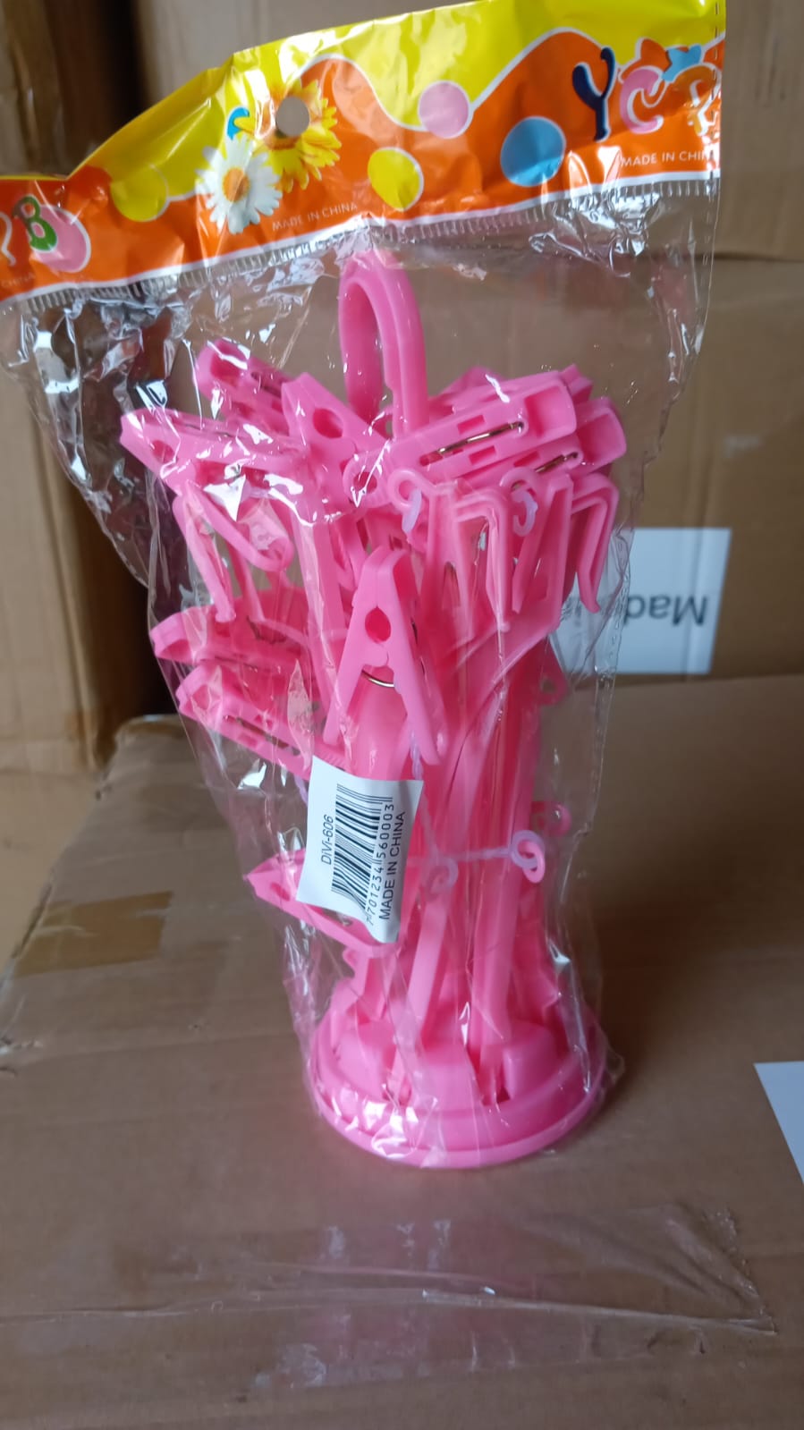 Versatile clothes drying rack with clips, suitable for gloves and other small accessories.
