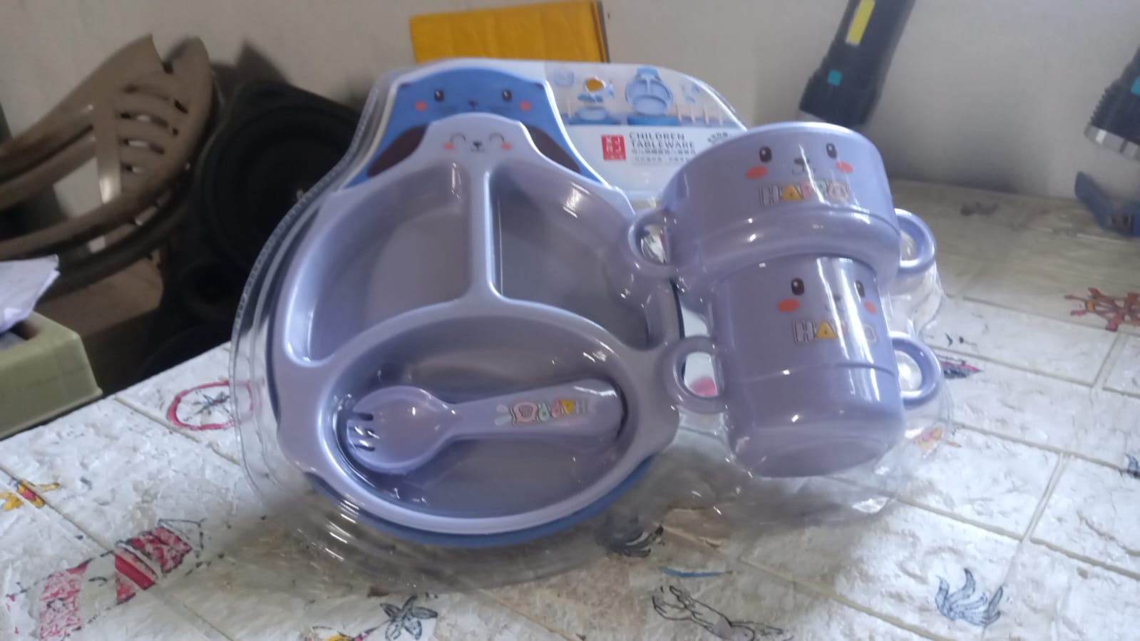 An overhead view of the complete bamboo fibre baby feeding set, ready for use by a toddler.
