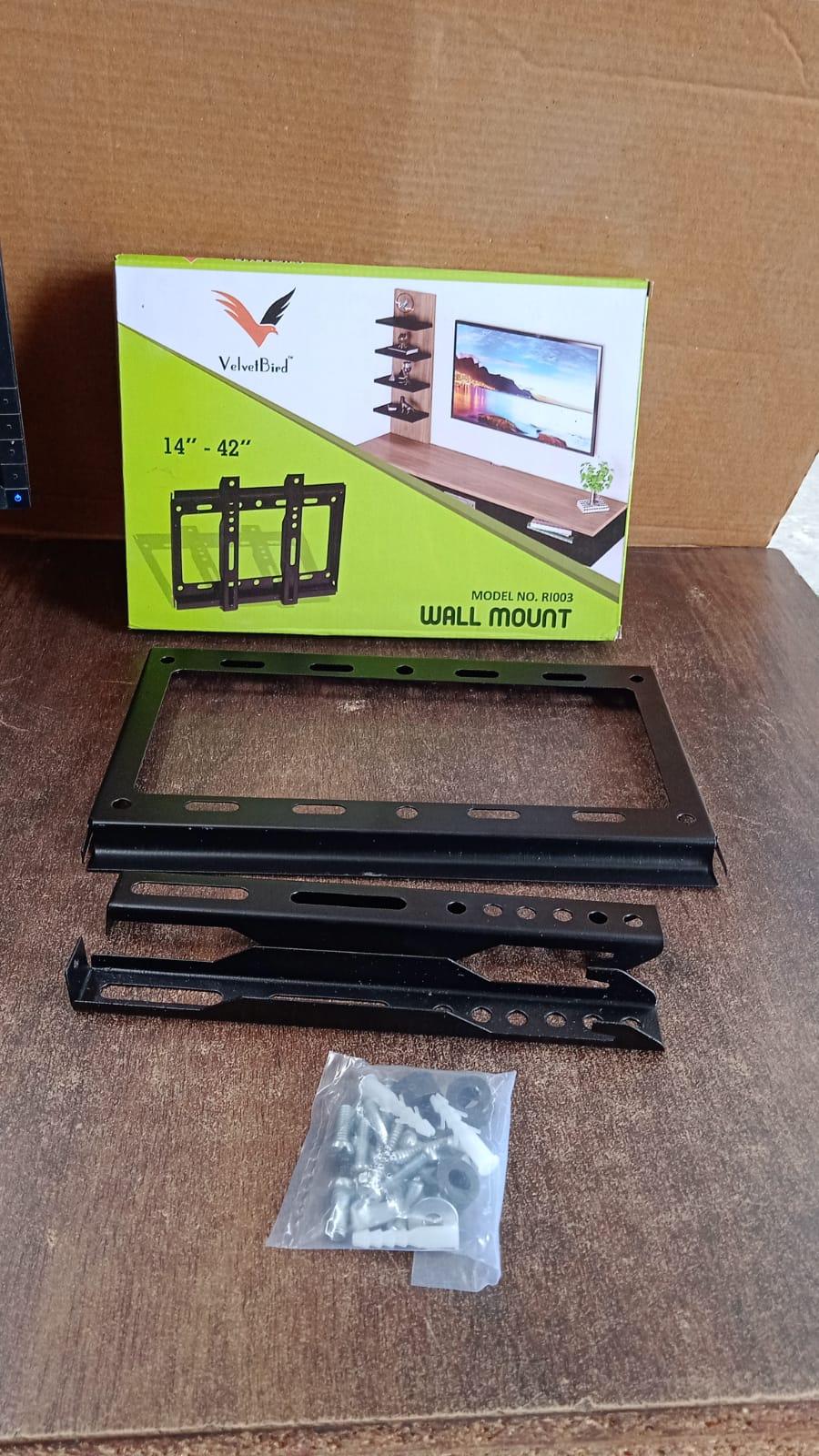 Components included with the Indo Glow universal TV wall mount.