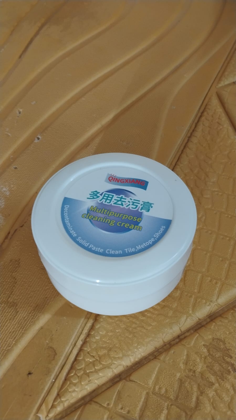 Velvet Wipe Shoe Cleaning Cream 260g jar with its protective lid, ready for use.