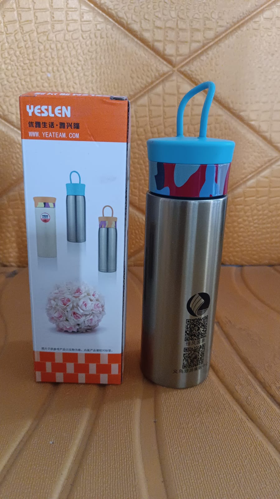 Side view of stainless steel double wall water bottle 300ml leak-proof and compact
