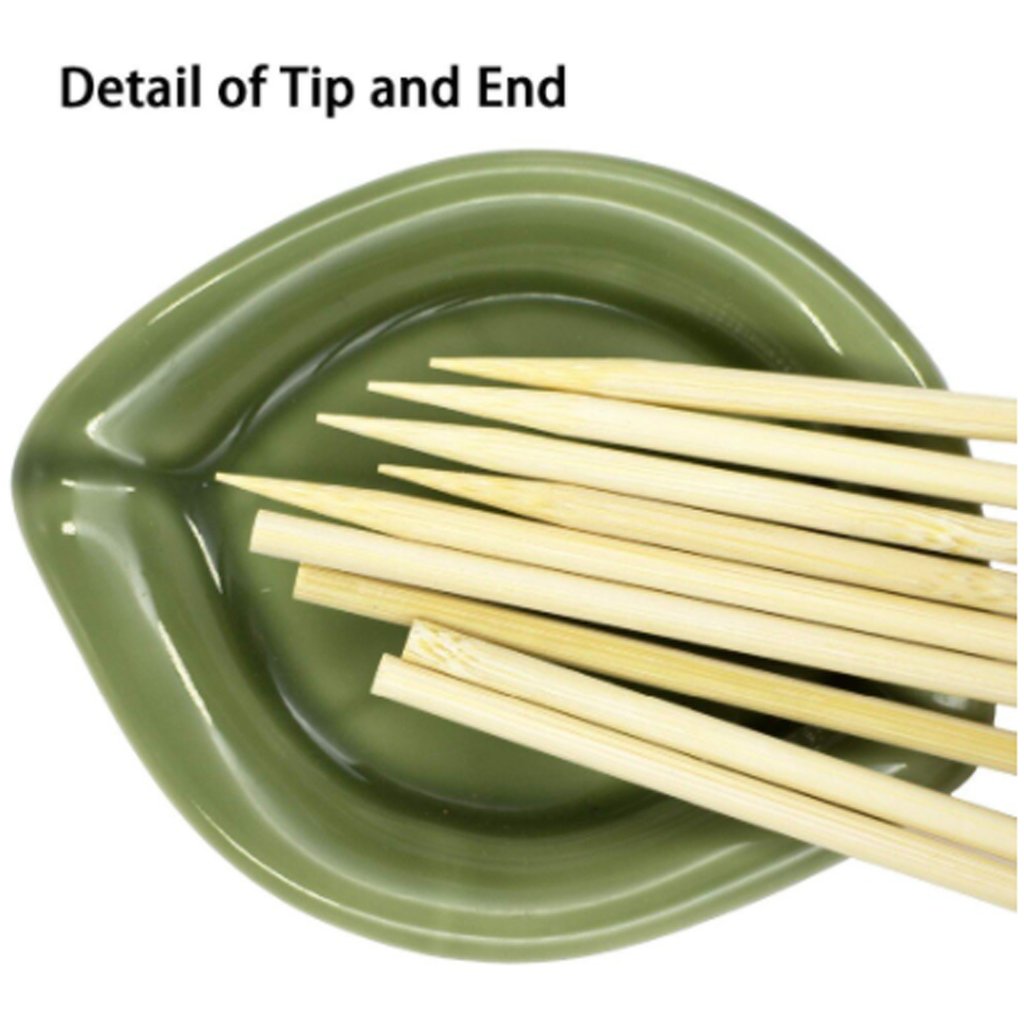 Close-up of 25 cm bamboo BBQ skewers showcasing their smooth, natural texture.