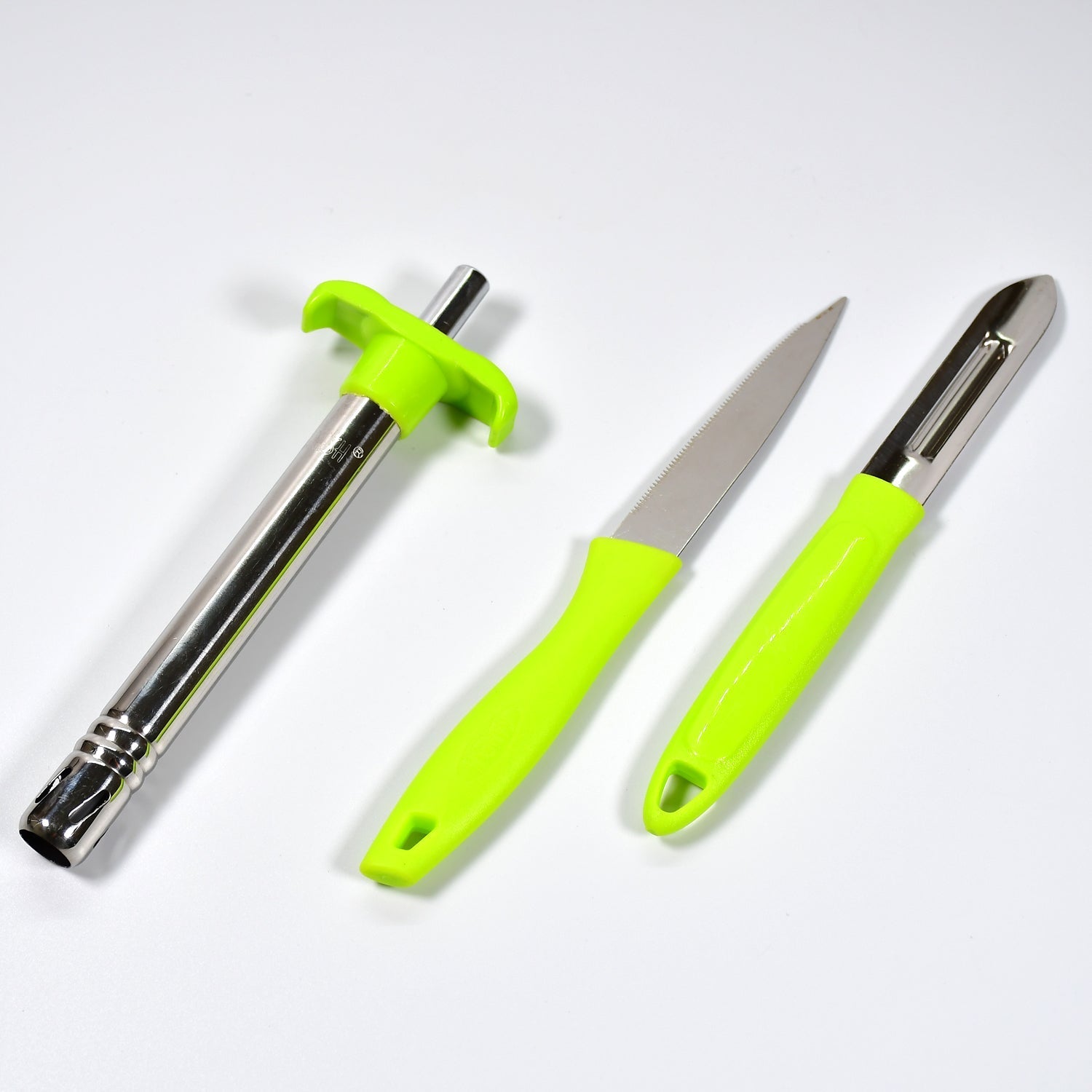 Ergonomic design of the Ganesh utility knife, peeler, and gas lighter combo set.