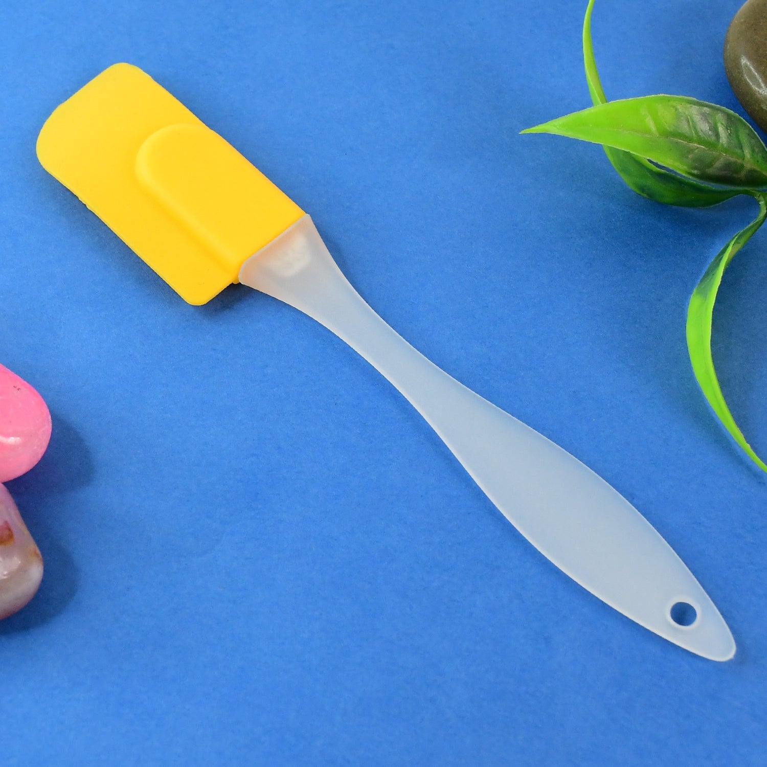 Close-up of the silicone head of the cooking spatula