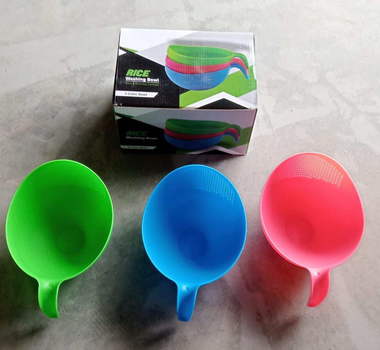 Versatile plastic food strainer and bowl set from Vastate, durable and functional for daily use.