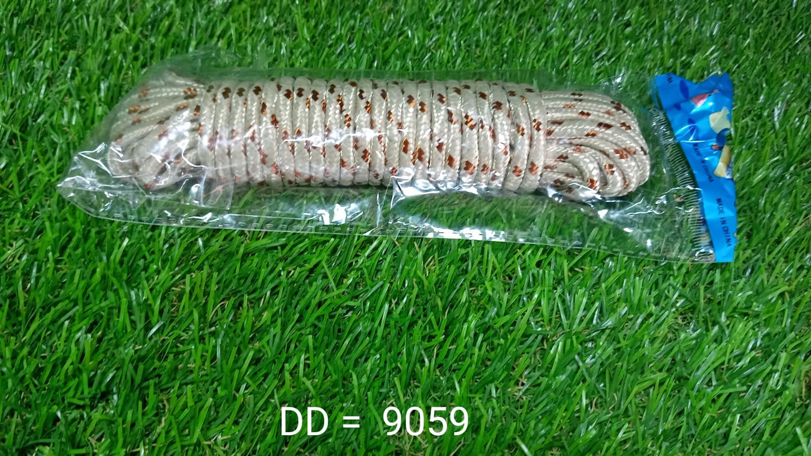 Product packaging for the 10-meter heavy-duty laundry clothesline rope.