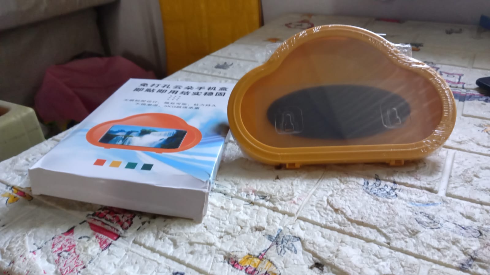 Packaging of the PHOBIA waterproof mobile stand case.