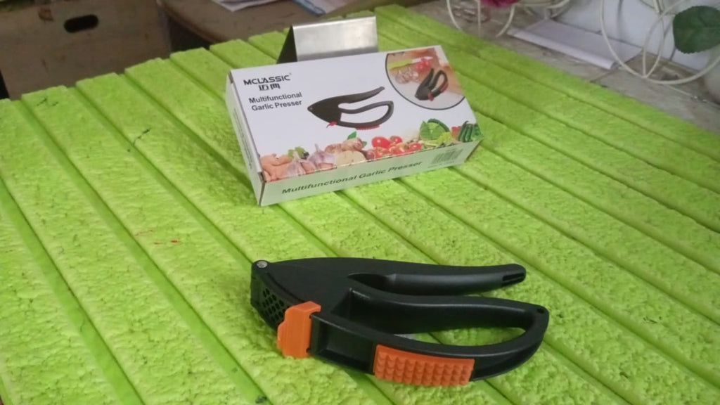 Detailed view of the integrated peeler feature on the ToolMate Pro garlic press.